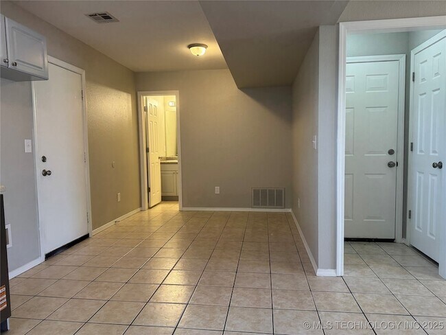 Photo - 14246 S Hickory St