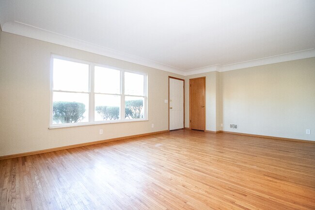 Photo - 5511 W Rowland Rd