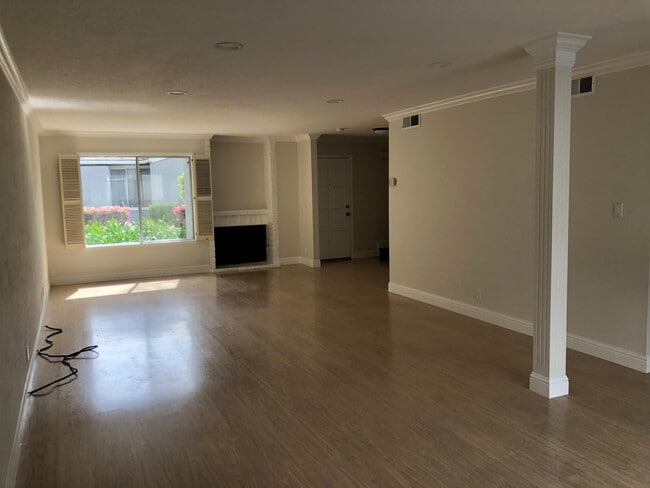 Photo - 2400 Lincoln Village Dr