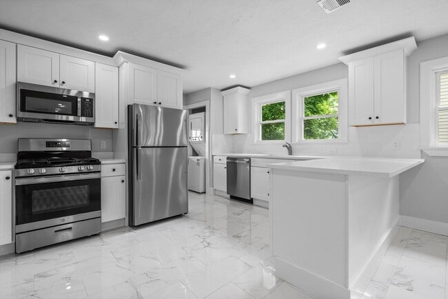 Building Photo - 170 Calumet St Unit 2