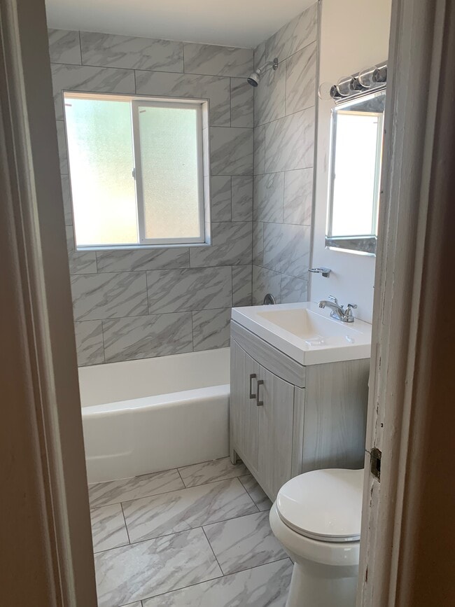 Photo - 1769 Clinton St