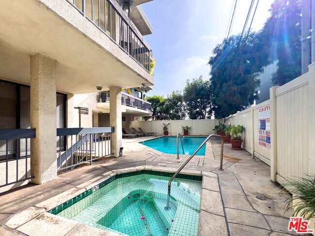 Photo - 935 Westbourne Dr Unit 103