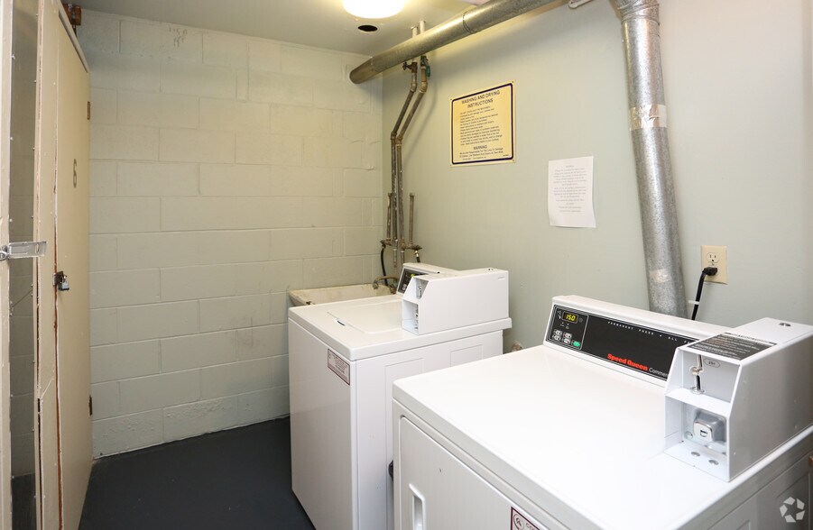 Layton Grove Apartments For Rent in Milwaukee, WI