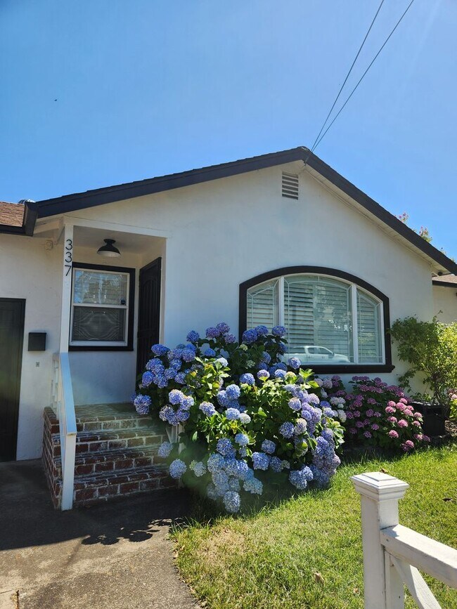 Photo - Updated 3 bedroom 2 bathroom single family home within walking distance to the Sonoma Town Square...