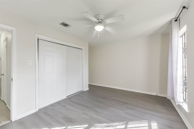 Photo - 722 Stonyridge St