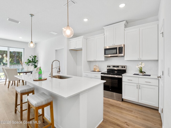 Photo - 1320 Seabreeze St SW