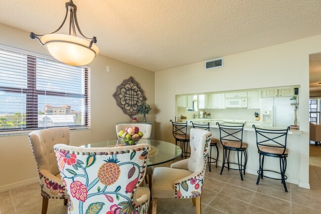 Photo - 545 Garfield Ave Unit # 504