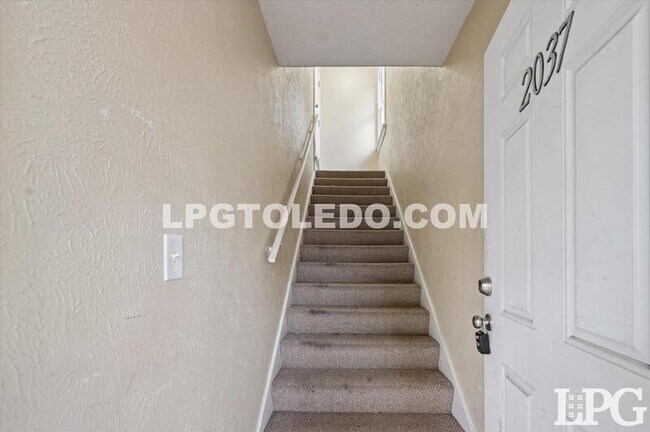Photo - 2037 Alvin St