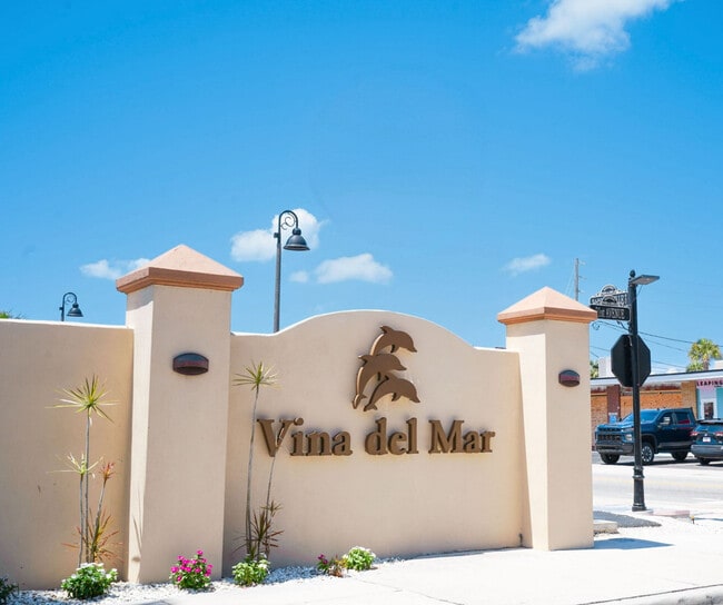 Photo - 2173 W Vina Del Mar Blvd