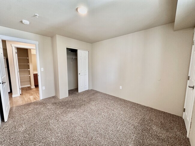 1BR, 1BA - 647SF