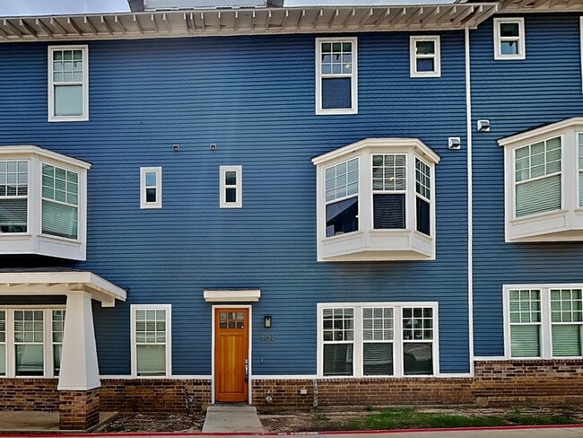 Building Photo - 645 N Tyler St Unit 302