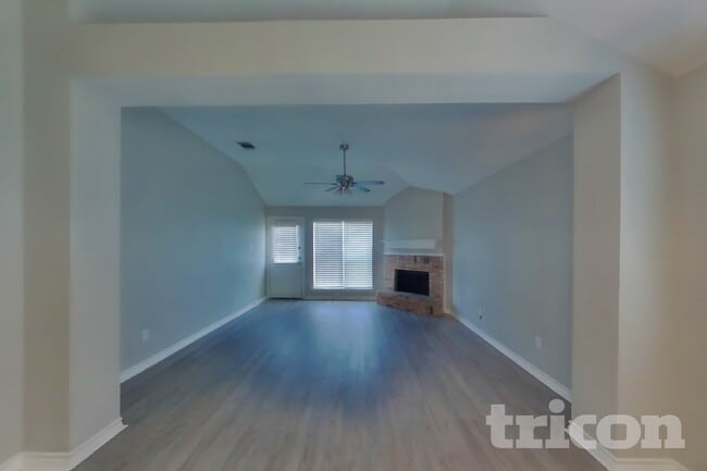 Photo - 233 Amherst Dr