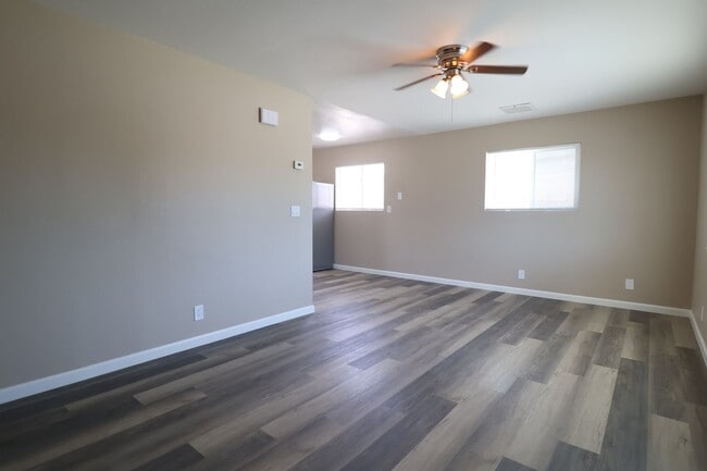 Building Photo - MOY426 Unit 426 W Moyer Ave #C