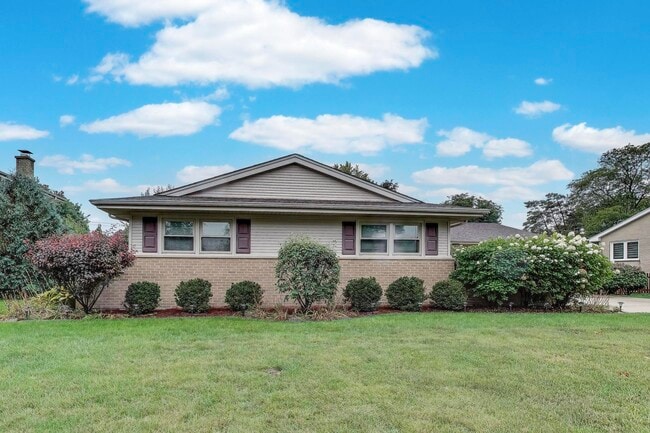 Photo - 933 Garden Ln