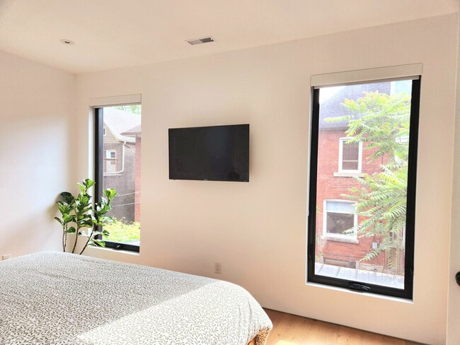 Photo - 249 St Clarens Ave Unit SI ID1531115P