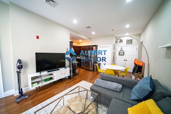 Photo - 491 Commonwealth Ave