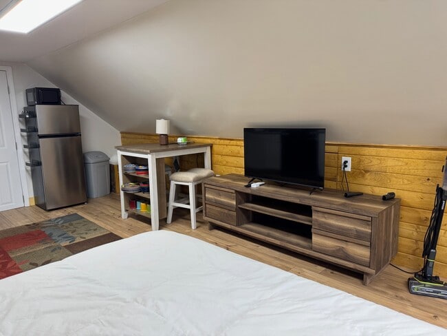 Photo - 2470 Crow Valley Rd NW