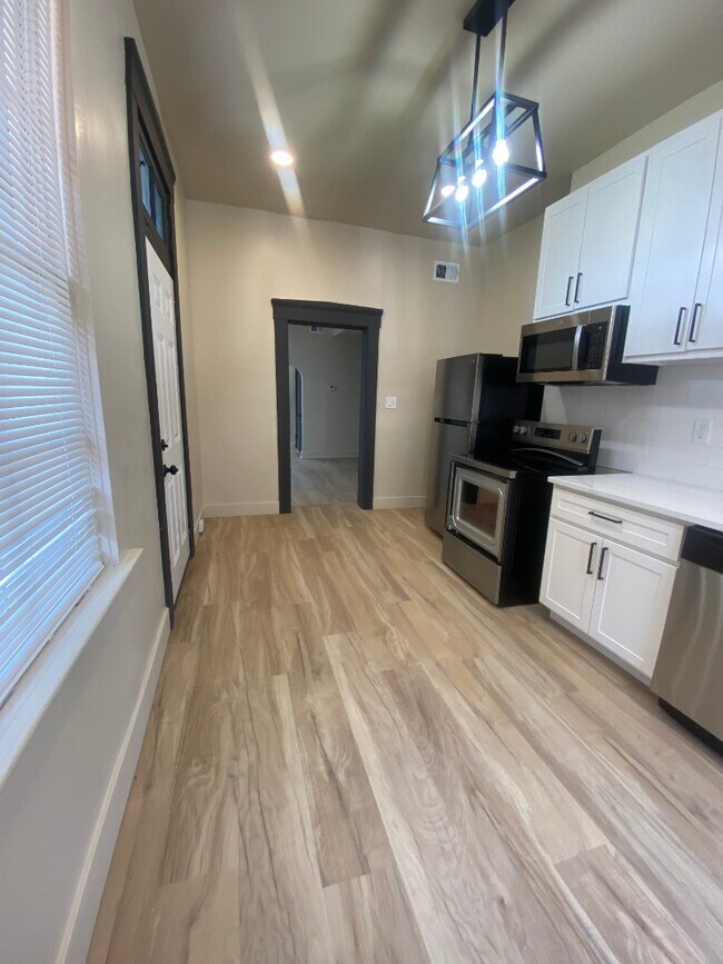 Building Photo - 2209 Shenandoah Ave Unit 1F Rental