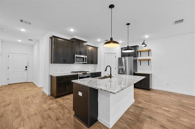 Photo - 1428 Victoria St