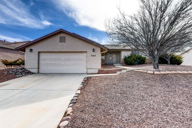 4 Bedroom, 2 Bathroom Home in Viewpoint. - 4 Bedroom, 2 Bathroom Home in Viewpoint.