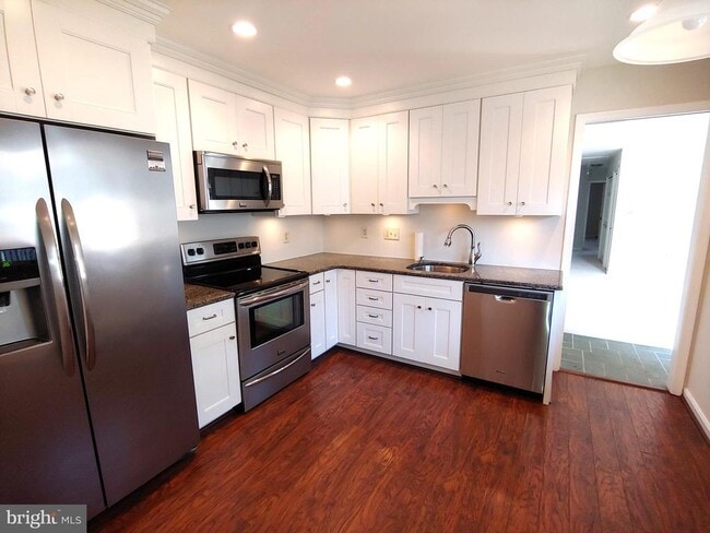 Photo - 719 Monmouth Ave