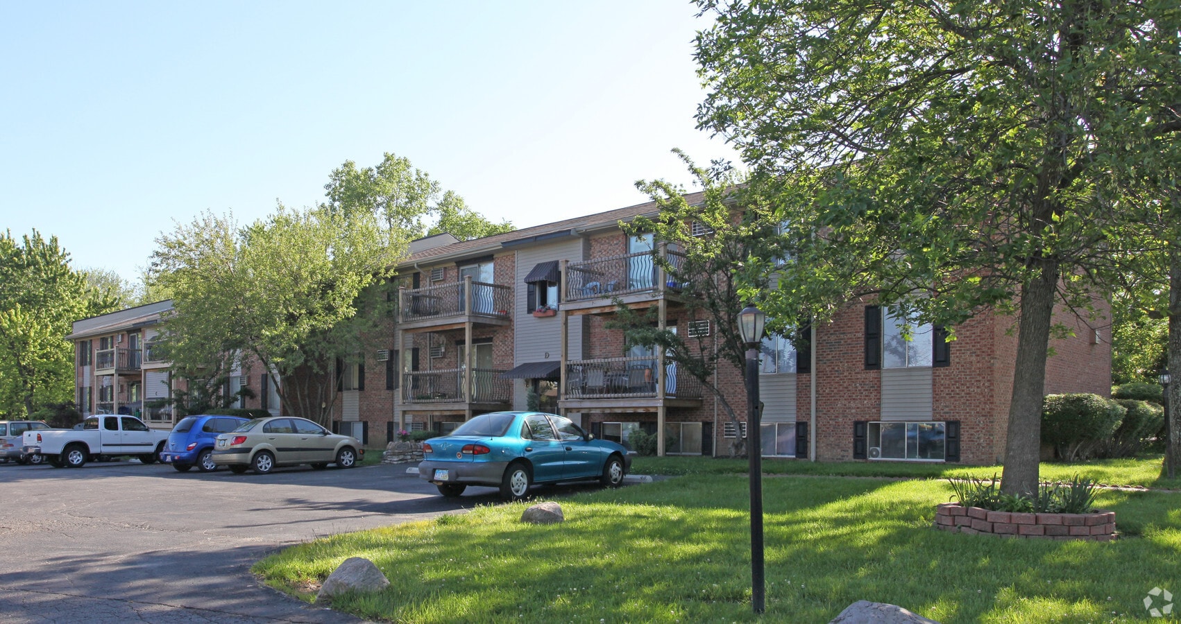 Eastgate Pines Apartments - Eastgate Pines Apartments