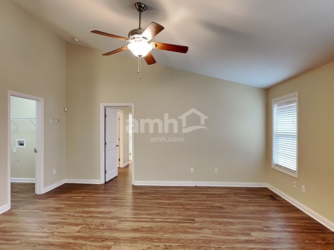 Photo - 490 Hemhill Dr