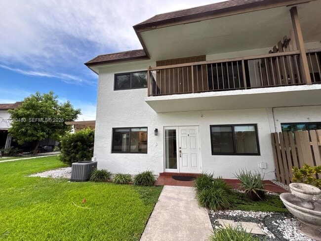 Building Photo - 6900 NW 169th St Unit 137G