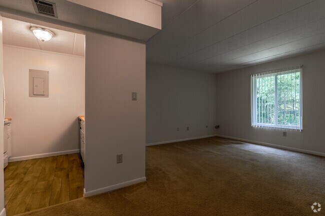 1 Bed/ 1 Bath - 600 Sq Ft