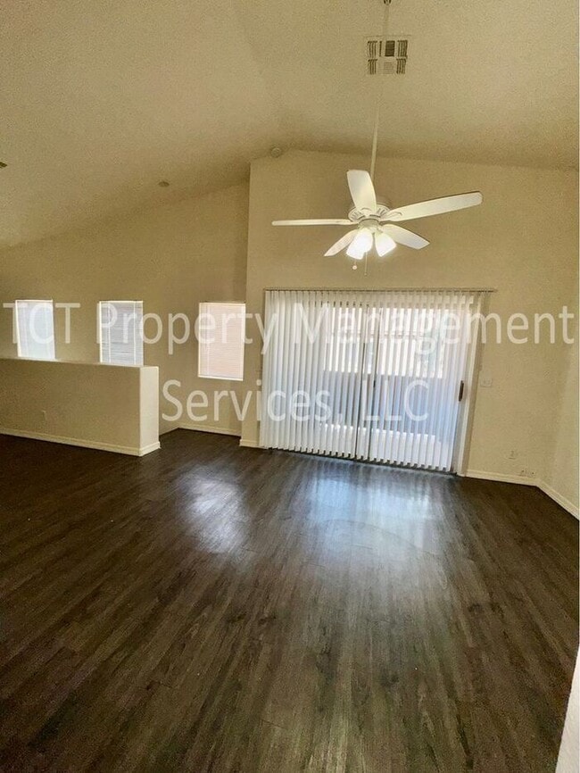 Photo - Nice two-story, 2bed, 2 bath with Garage in Mesa!