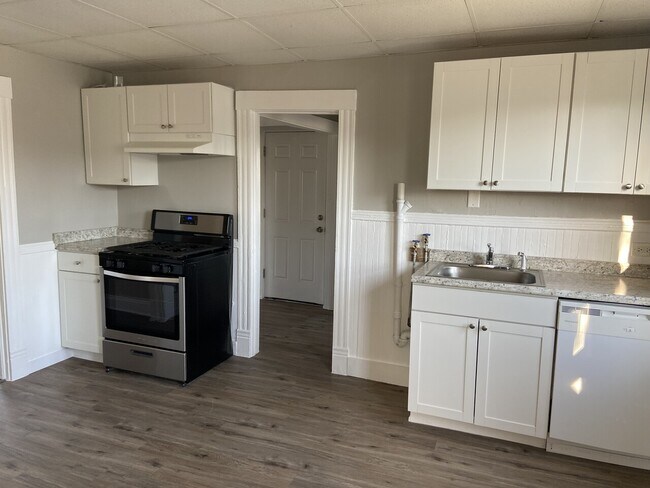 Photo - 169 Pleasant St, LLC Unit Apt 3