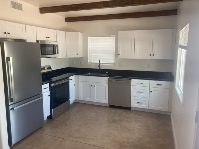 Photo - 1050 E Water St