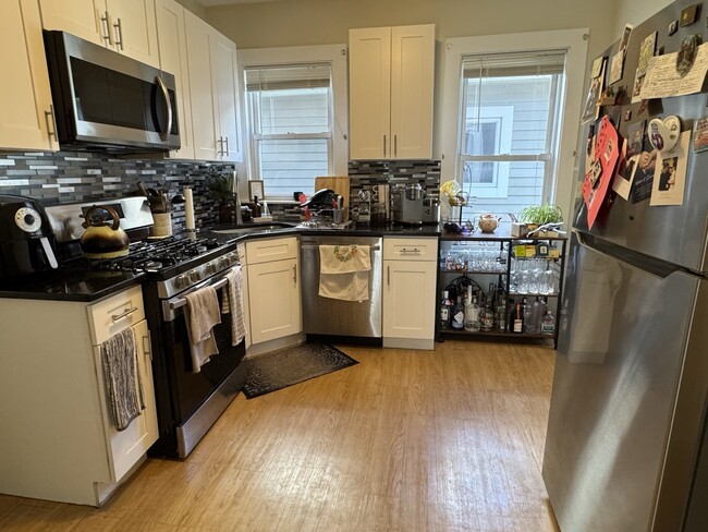 Building Photo - 19 Malvern Ave Unit 2 Rental