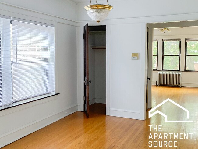 Photo - 1448 W Cornelia Ave Unit 2