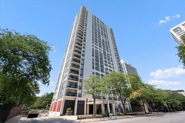 Building Photo - 1455 N Sandburg Terrace
