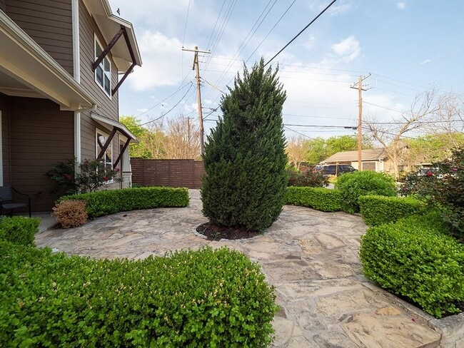 Photo - 5605 Roosevelt Ave