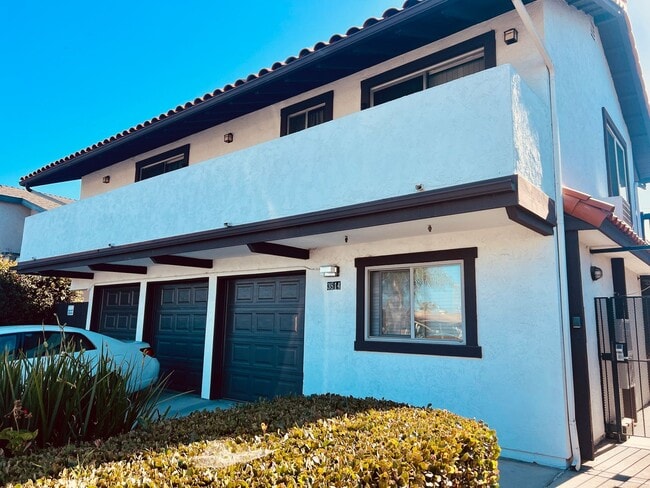 Building Photo - City Heights Fully Renovated One Bedroom Gated Condo with Garage