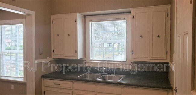 Photo - 3430 Kirby Ave