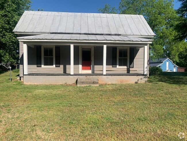 Building Photo - Beautiful 1 bedroom, 1 bath farmhouse with...