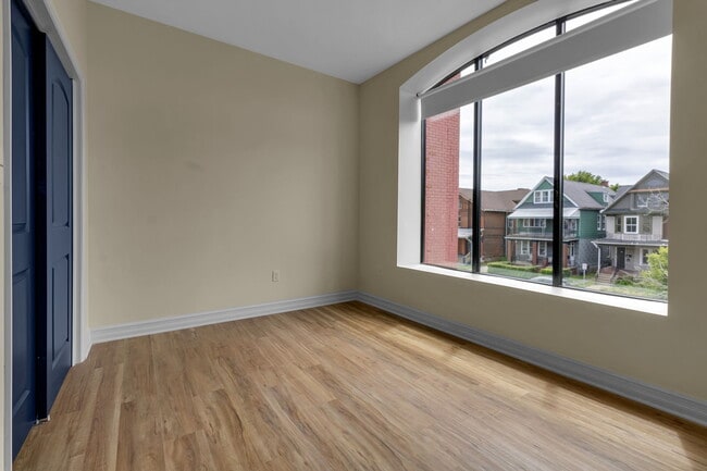 Photo - 507 Niagara St