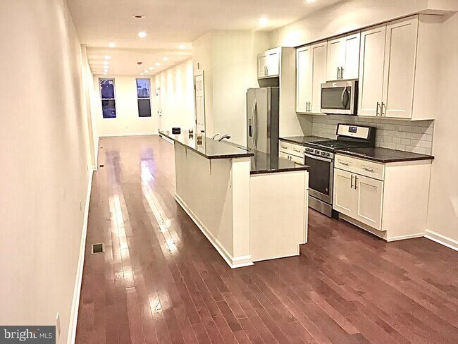 Building Photo - 2408 E York St Rental