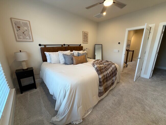 16034 Roscoe Ln