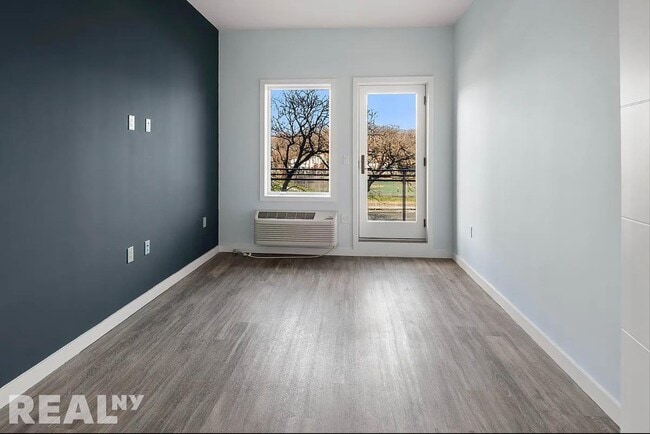 Photo - 2733 E 12th St Unit 3C