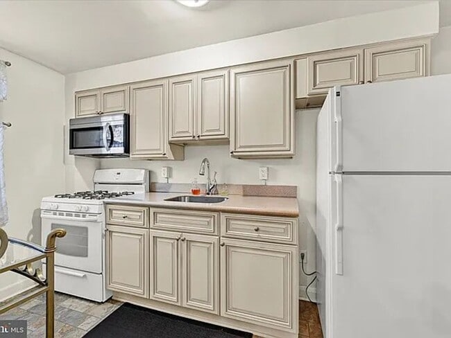 Photo - 3240 Westmont- YOUR NEXT HOME AWAITS