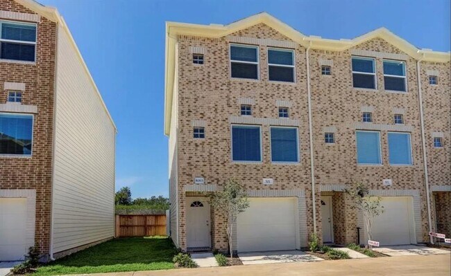 Photo - 8705 Bryam St Unidad 802 Rental