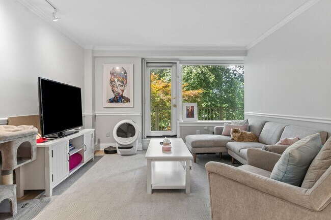 Photo - 145 Pinckney St Unit 323