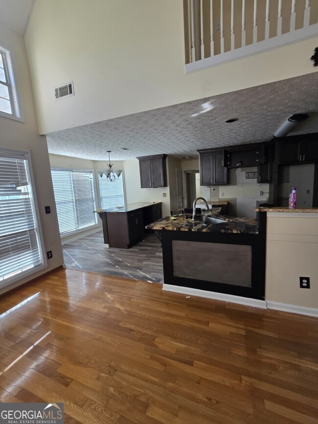 Photo - 108 Talon Pl