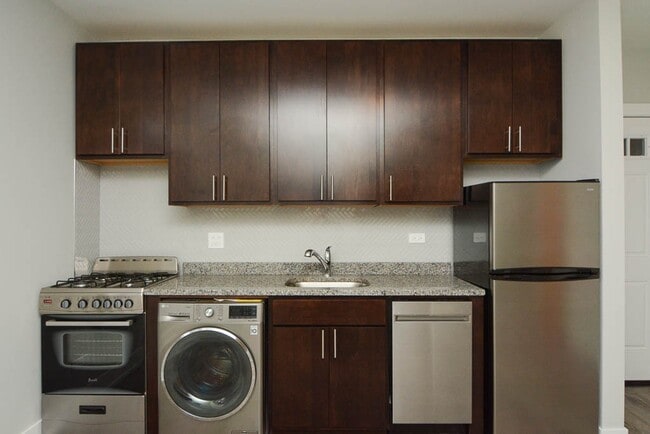 Photo - 533 W Belden Ave Unidad 502B