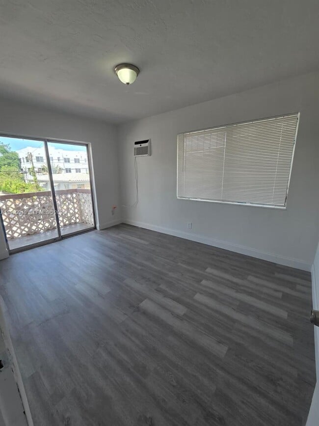 Photo - 1628 SW 7th St Unit 6