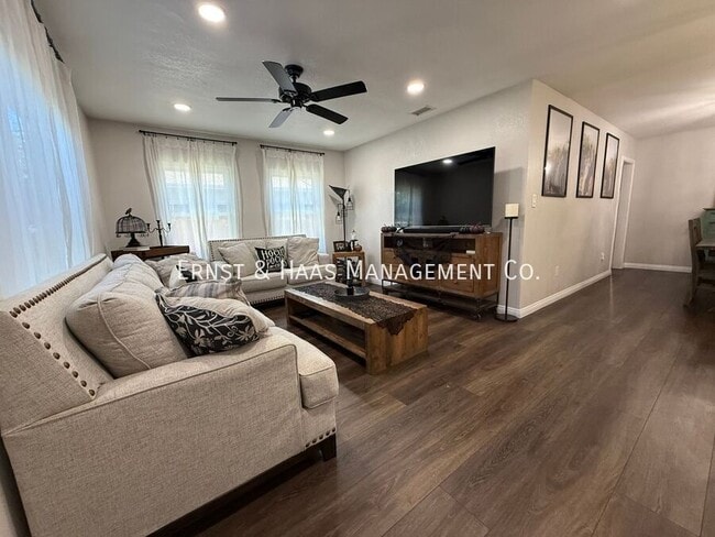 Building Photo - 1120 East E Street